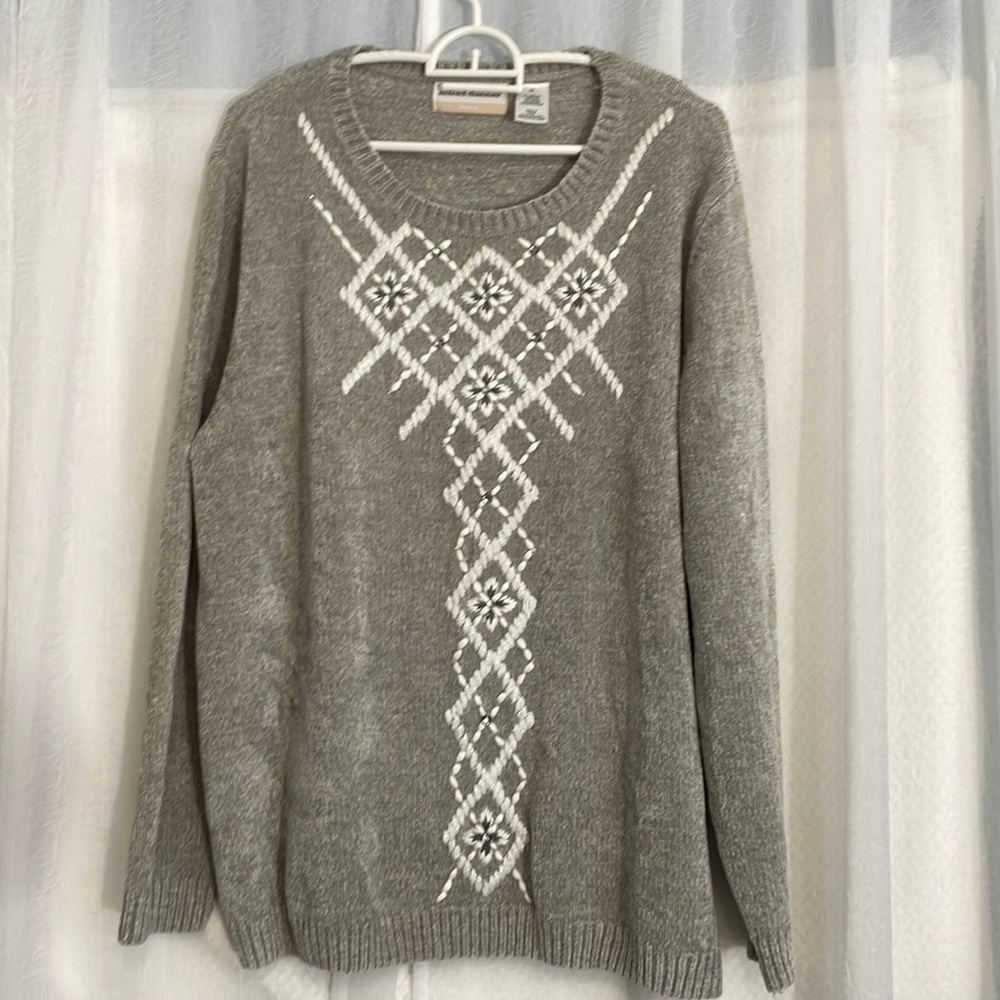 alfred dunner grey long sleeve sweater with embellishments on front size 1x